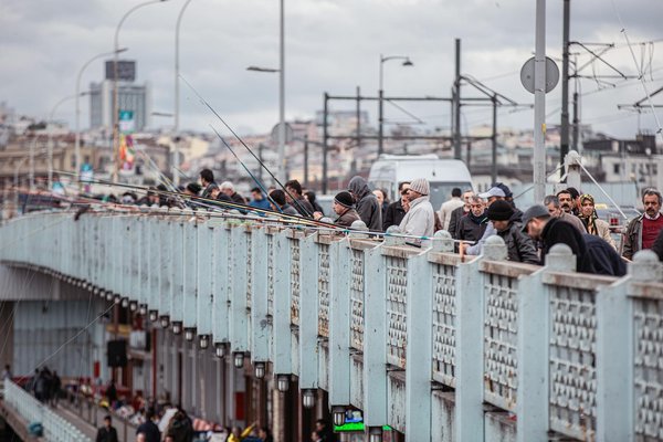 Répercussions économiques de la Biennale de Lyon : Dynamisme touristique et urbanistique